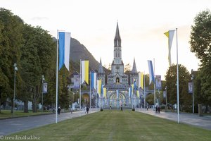 Abendstimmung bei der Promenade zu den Sanktuarien Lourdes