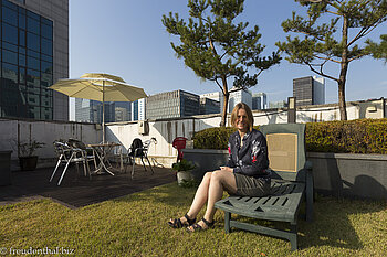 Anne auf dem Dach des Hotel Nafore