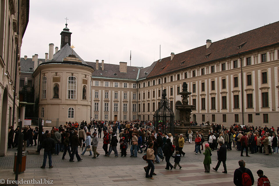 erster Burghof im Hradschin, der Burg oberhalb Prag