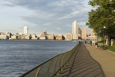 Hudson River Waterfront Walkway in Neport Jersey City