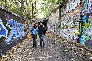 Graffiti auf Abschnitten des Tälchenwegs im Schöneberger Südgelände