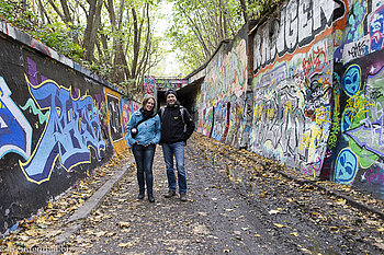 Graffiti auf Abschnitten des Tälchenwegs im Schöneberger Südgelände