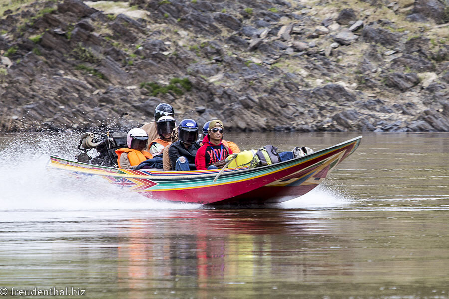 eines der Speedboote auf dem Mekong