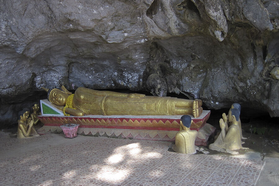 Liegender Buddha in der Tham Xang, der Elefantenhöhle