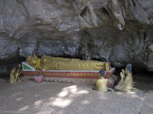 Liegender Buddha in der Tham Xang, der Elefantenhöhle