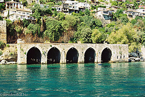 Die antike Werft beim Hafen von Alanya