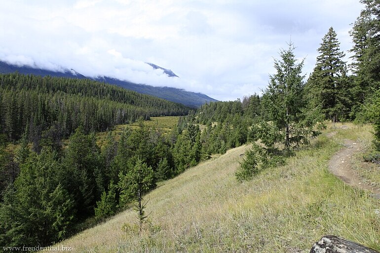 Blick durch das Nachbartal vom Valley of the five Lakes