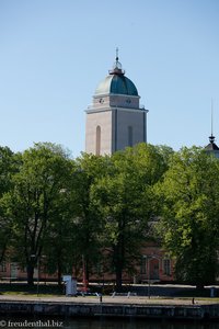 Kirchturm der Suomenlinnan Kirche auf Iso Mustasaari