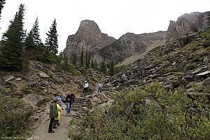 Weg zum Aussichtspunkt oberhalb vom Lake Moraine