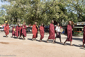 Mönche in Bago