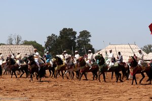 Start zum nächsten Lauf der Reiterspiele Fantasia in Marokko