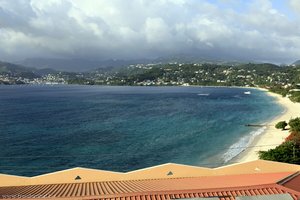Blick vom Flamboyant Hotel auf den Grand Anse