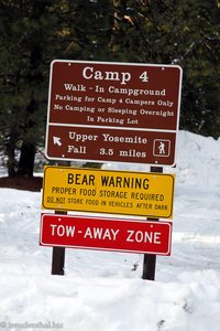 Warnung vor Bären auf dem Weg zum Wasserfall