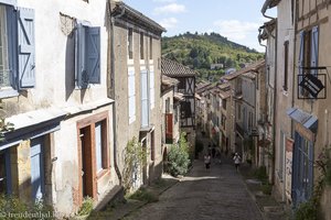 Cordes-sur-Ciel - steile Gassen führen zur Bastide