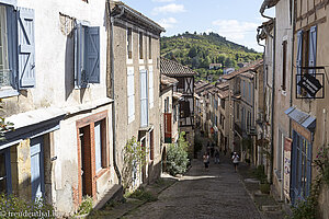 Cordes-sur-Ciel - steile Gassen führen zur Bastide