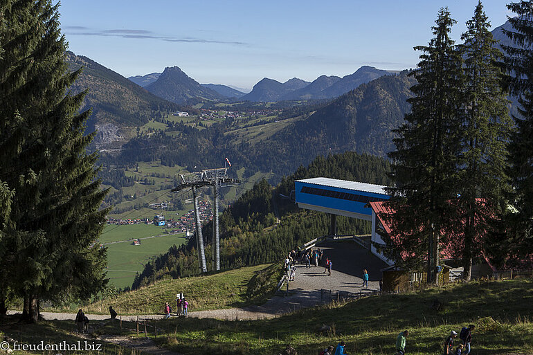 Der Burgschrofen ist von der Bergstation leicht zu erreichen. Der Burgschrofen ist von der Bergstation leicht zu erreichen.