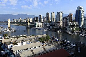 Blick von Granville Island auf die Skyline Vancouver