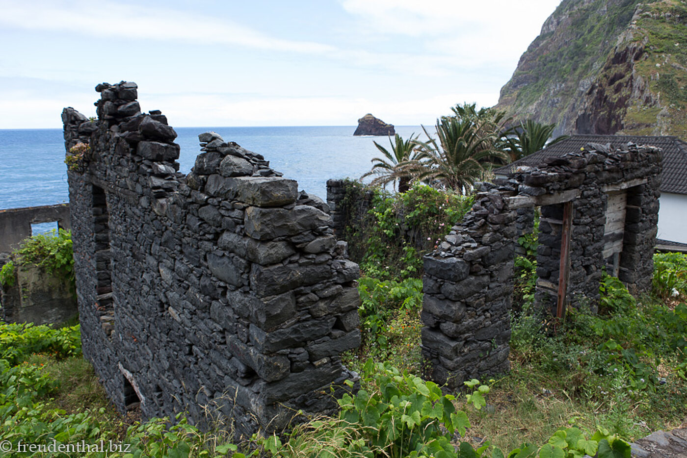 Ruinen bei Calhau de Sao Jorge