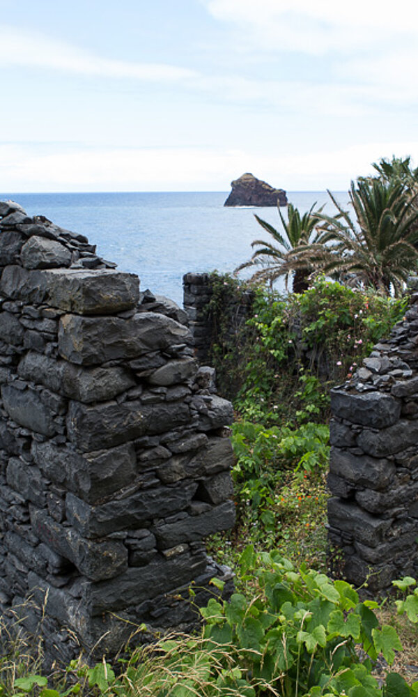 Ruinen bei Calhau de Sao Jorge