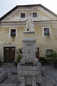 Der Brunnen mit Josipina Hosevar in Radovljica