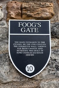 Schild vom foogs Gate beim Edinburgh Castle
