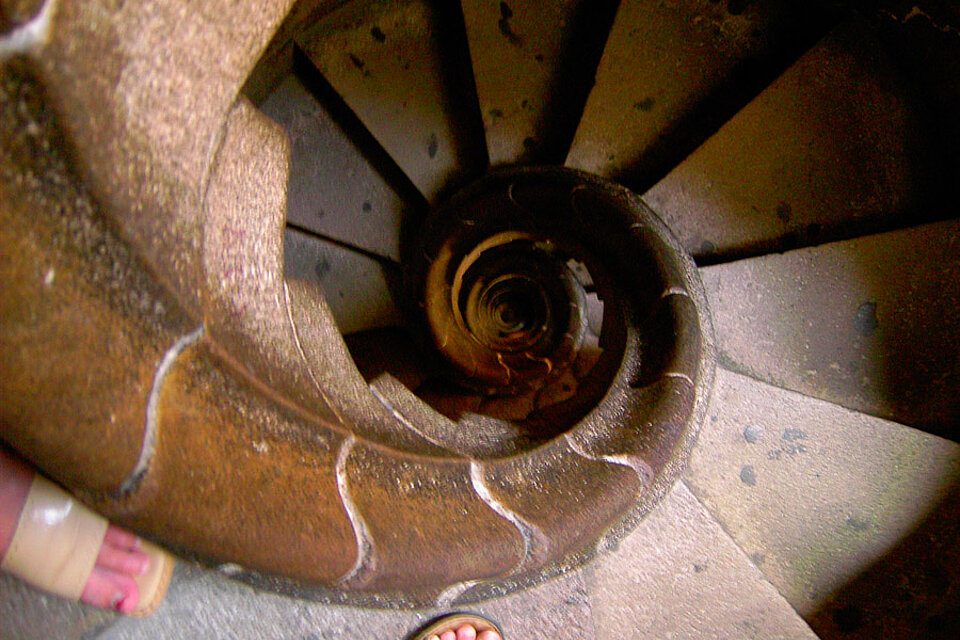 Wendeltreppe in der Basilika Sagrada Familia in Barcelona