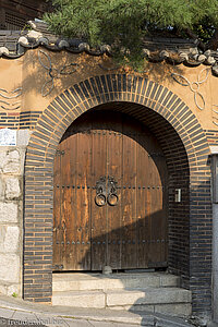 Eingangstor im Bukchon Hanok Village