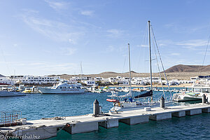 Boote im Hafen von La Graciosa