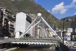 Dreiecksbrücke über die Valira in Andorra