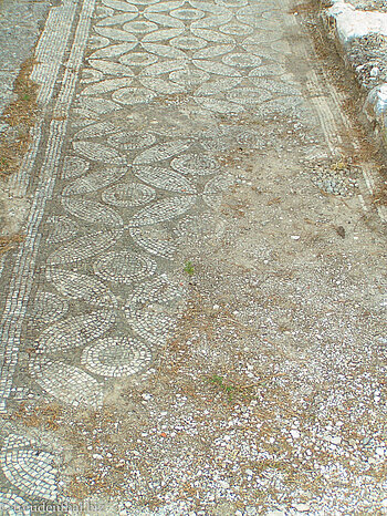 Mosaik - mühsam freigelegt, unachtsam zertrampelt - Arykanda in der Türkei