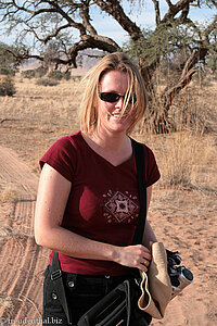 Annette auf Erkundungstour bei den Petrified Dunes