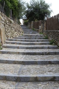 Treppe von Deià hinunter zur Cala de Deià