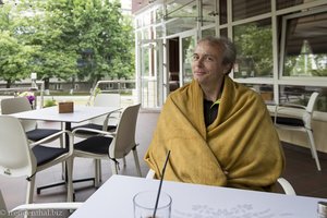 in Decken eingehüllt in David's Cafe bei Chisinau