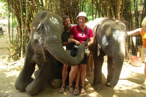 Erinnerungsfoto mit den Elefanten in Thailand