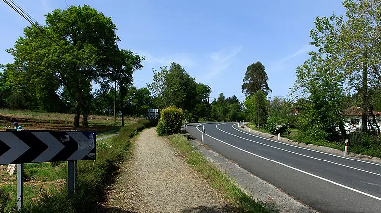 entlang der Straße am Camino Francés nach Arzua