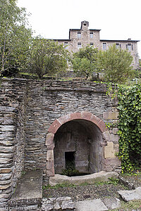 einer der vielen Brunnen von Conques