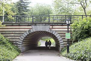 beim Playmates Arch im Central Park von New York