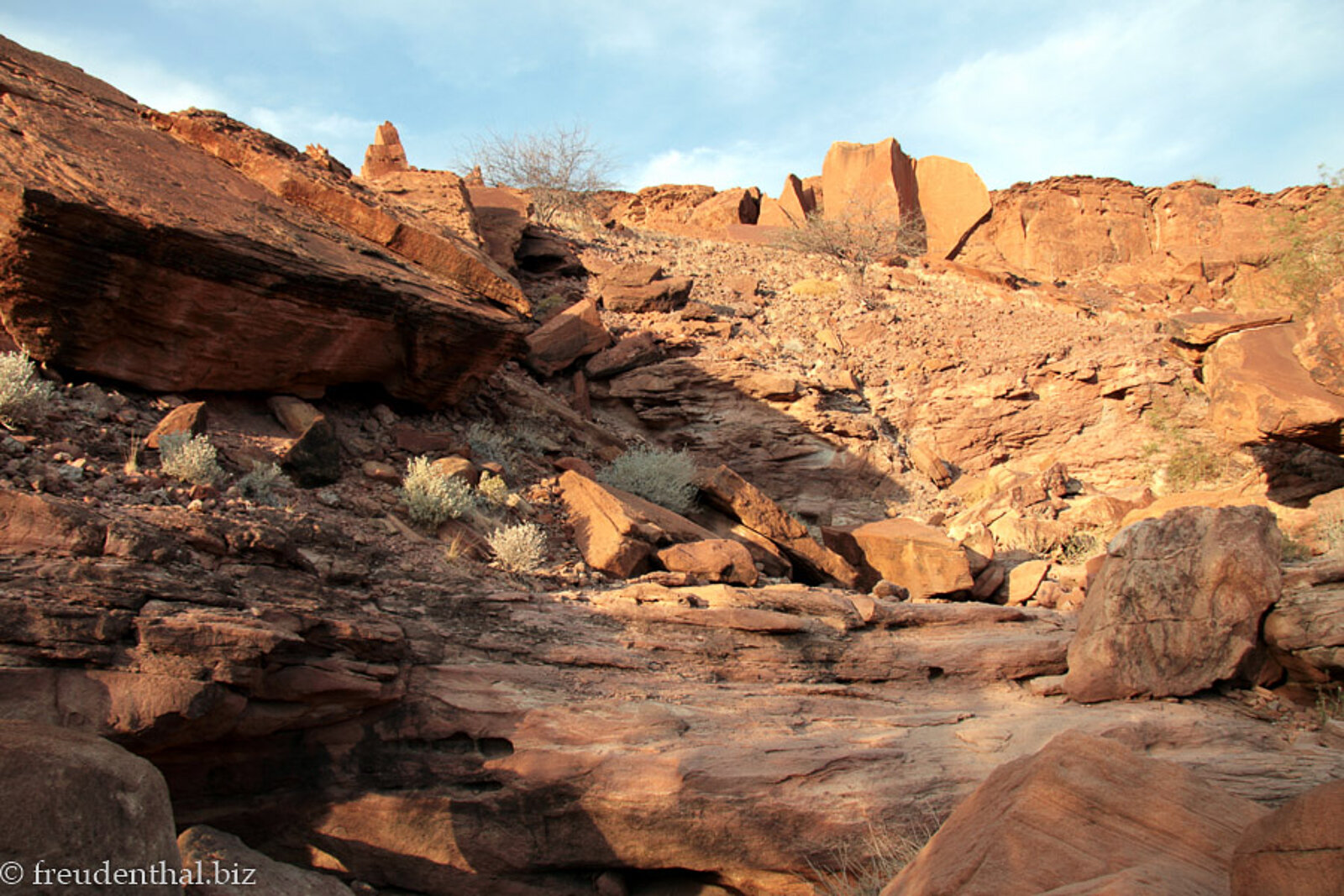 Weg zu den prähistorischen Felszeichnungen von Twyfelfontein in Namibia