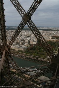 Blick aus dem Aufzug des Eiffelturms