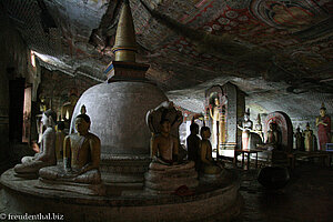 im Höhlentempel von Dambulla