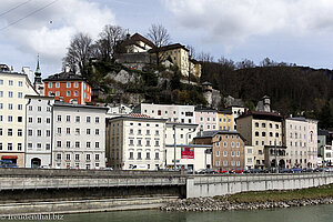 Blick über die Salzach auf den Kapuzinerberg