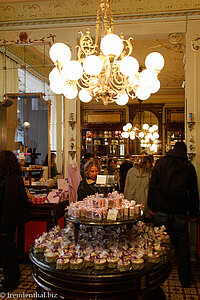 Verkaufsraum im Café Demel