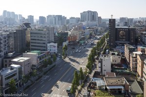 Mehrspurige Stadtstraße in Seoul