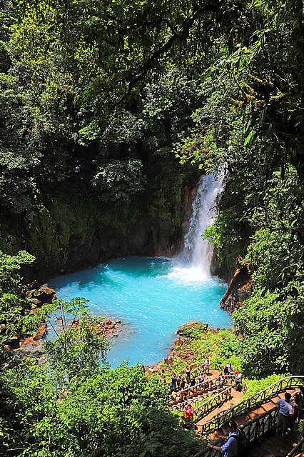 Kein Geheimtipp und gut besucht: Catarata Río Celeste