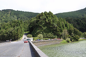 Brücke zwischen dem Lagoa Verde und Lagoa Azul