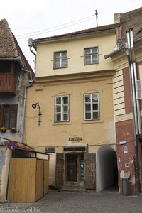 Gedrungene Häuser am Kleinen Ring von Sibiu