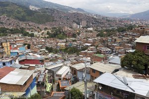 Blick über die Dächer der Favela der Comuna 13.