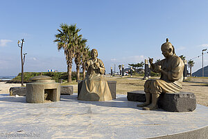 Figuren von Fischern am Hamdeok Beach