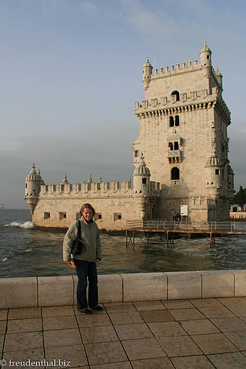 Anne vor dem Torre de Belém Anne vor dem Torre de Belém in Lissabon