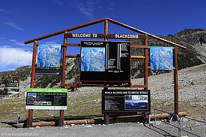 Hinweistafeln auf dem Blackcomb Mountain